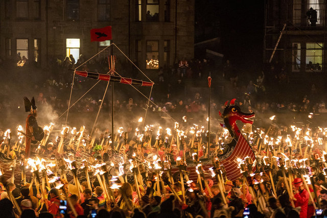 İskoçya'da geleneksel Viking Festivali düzenlendi