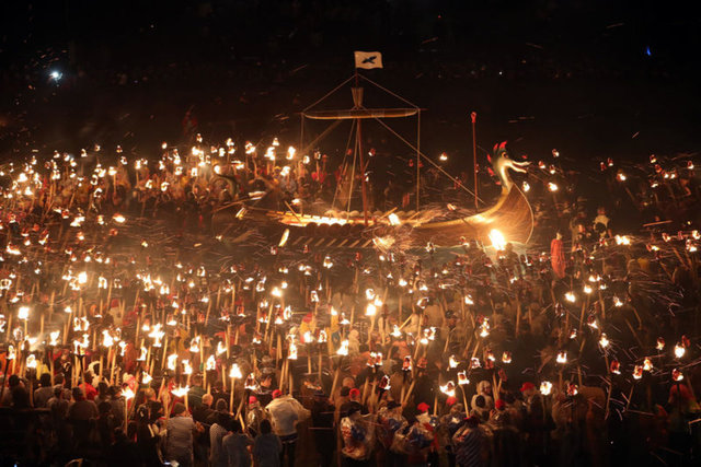 İskoçya'da geleneksel Viking Festivali düzenlendi