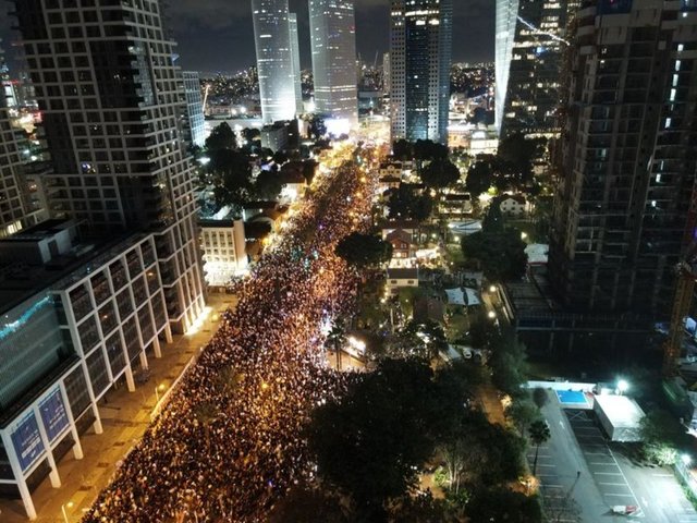 İsrail'de hükümet protestoları sürüyor