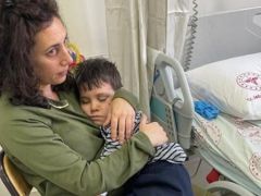 İsrailli hemşire, depremzede Aras’ı sarılarak uyuttu