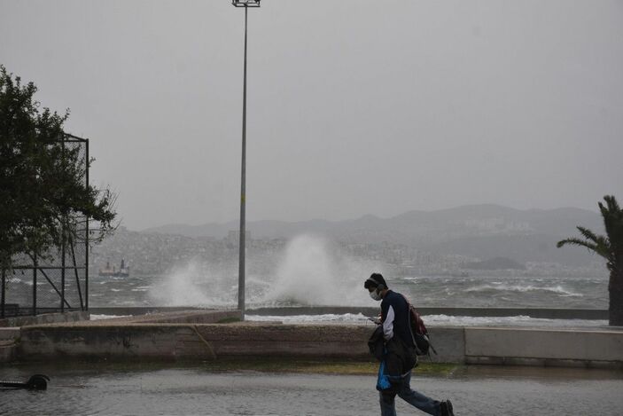 İzmir'de kuvvetli rüzgar ve fırtına uyarısı -1