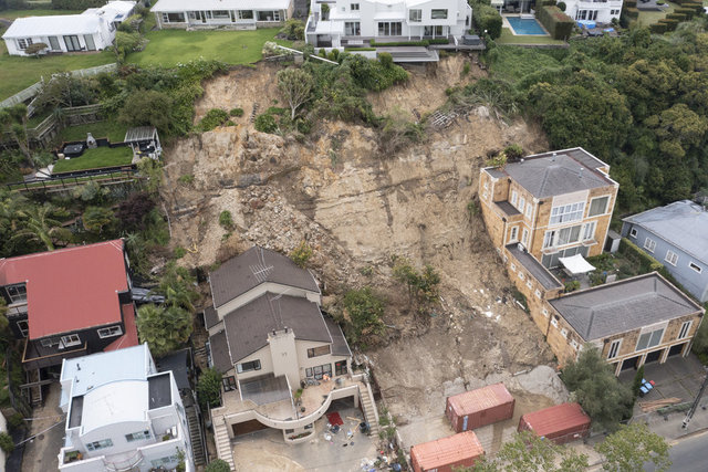 Kasırga, sel ve heyelana neden oldu: Yeni Zelanda'nın Auckland kentindeki hasar görüntülendi
