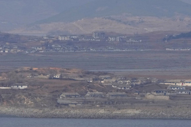 Kuzey Kore lideri Kim'den 'radikal değişiklik' çağrısı