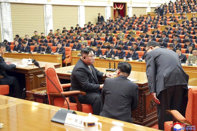 Kuzey Kore lideri Kim'den 'radikal değişiklik' çağrısı