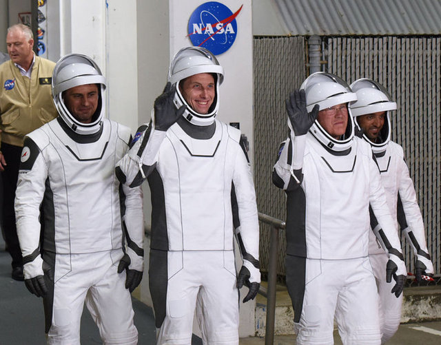 NASA'nın Crew 6 astronotlarını taşıyan roketin, Kennedy Uzay İstasyonu'ndan fırlatılması son anda ertelendi