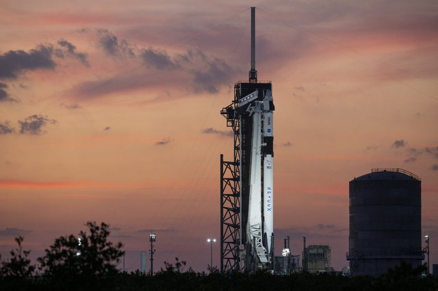 NASA'nın Crew 6 astronotlarını taşıyan roketin, Kennedy Uzay İstasyonu'ndan fırlatılması son anda ertelendi