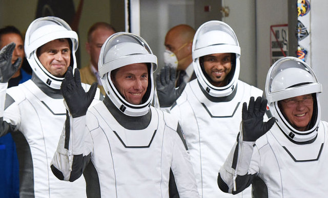 NASA'nın Crew 6 astronotlarını taşıyan roketin, Kennedy Uzay İstasyonu'ndan fırlatılması son anda ertelendi