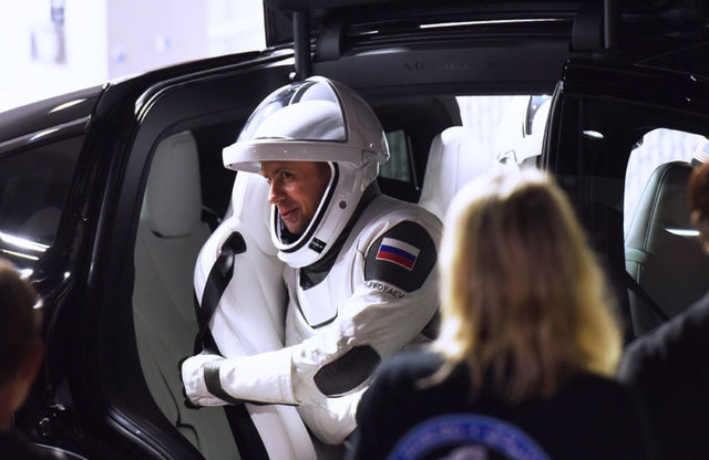 NASA'nın Crew 6 astronotlarını taşıyan roketin, Kennedy Uzay İstasyonu'ndan fırlatılması son anda ertelendi