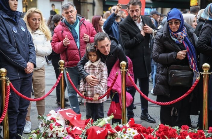 Ömer Çelik: İnsanlık düşmanı teröre karşı biriz ve beraberiz