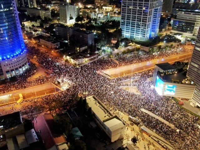 İsrail'de Netanyahu hükümeti karşıtı protestoların 8. haftası: Sokaklardaki İsrailli sayısı 100 bini aştı!