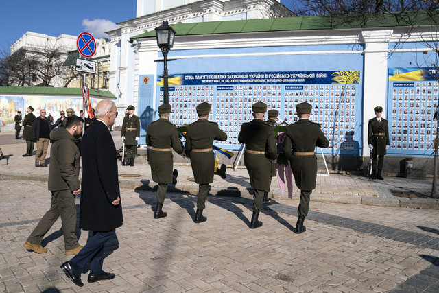 Rusya-Ukrayna savaşının yıl dönümü öncesinde ABD Başkanı Biden'dan Kiev'e sürpriz ziyaret - Dünyadan Haberler