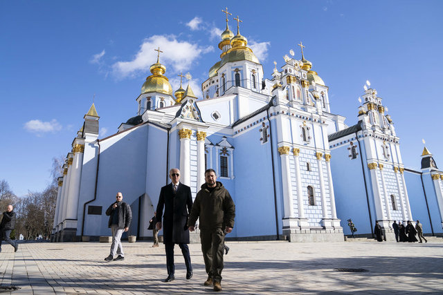 Rusya-Ukrayna savaşının yıl dönümü öncesinde ABD Başkanı Biden'dan Kiev'e sürpriz ziyaret - Dünyadan Haberler