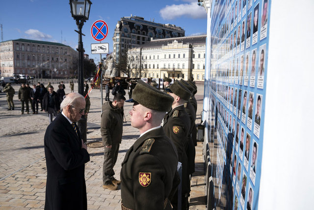 Rusya-Ukrayna savaşının yıl dönümü öncesinde ABD Başkanı Biden'dan Kiev'e sürpriz ziyaret - Dünyadan Haberler
