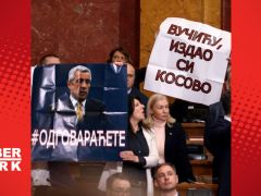 Sırbistan’da parlamento karıştı