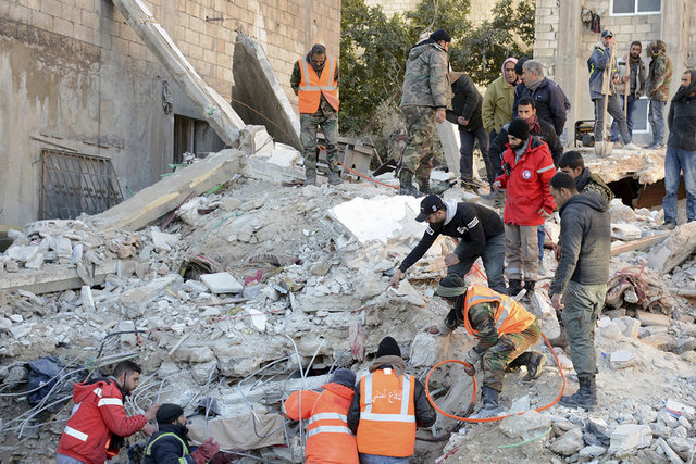 Türkiye'yi vuran depremler Suriye'yi de etkiledi: Suriye'de can kaybı artıyor