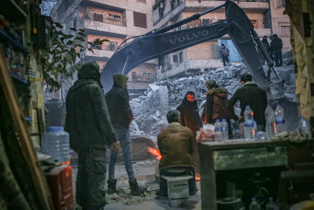 Türkiye'yi sarsan depremler Suriye'yi de etkiledi: Can kaybı artıyor