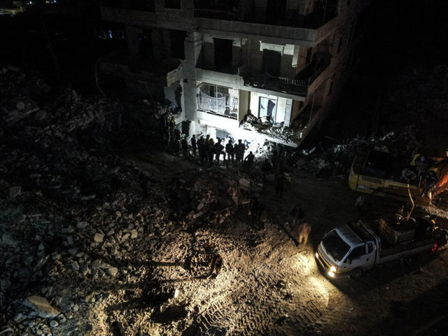 Türkiye'yi sarsan depremler Suriye'yi de etkiledi: Can kaybı artıyor