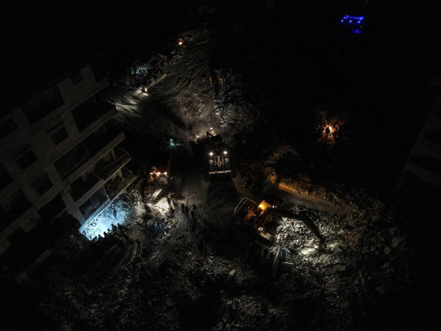 Türkiye'yi sarsan depremler Suriye'yi de etkiledi: Can kaybı artıyor