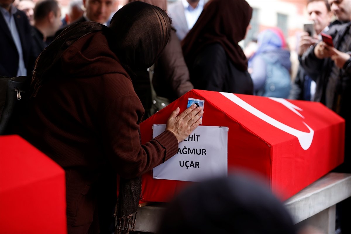 Taksim deki patlamada şehit olan anne ve kızına veda #9