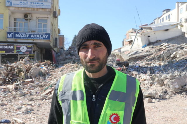 Eski aracıyla yardım ulaştırmaya çalışırken gündem olan Azerbaycanlı isim Habertürk'e konuştu