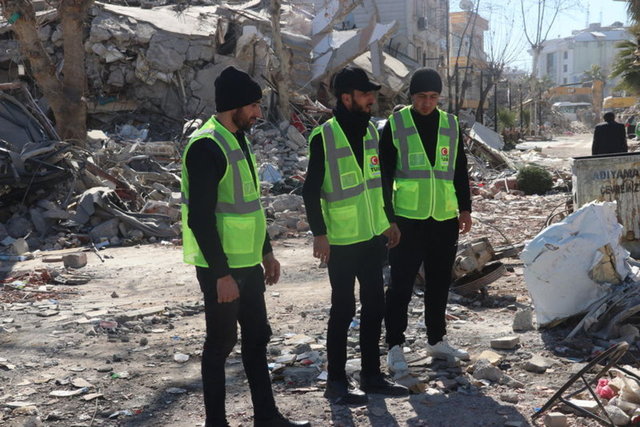 Eski aracıyla yardım ulaştırmaya çalışırken gündem olan Azerbaycanlı isim Habertürk'e konuştu