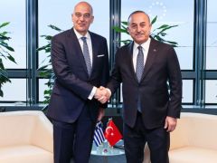 Bakan Çavuşoğlu, Yunan mevkidaşı Dendias ile görüştü