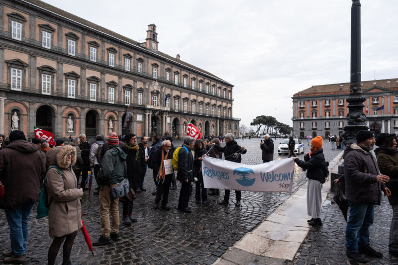 Batan göçmen teknesinde çok sayıda kişi hayatını kaybetti: İtalya'da neden müdahale edilmediği tartışılıyor