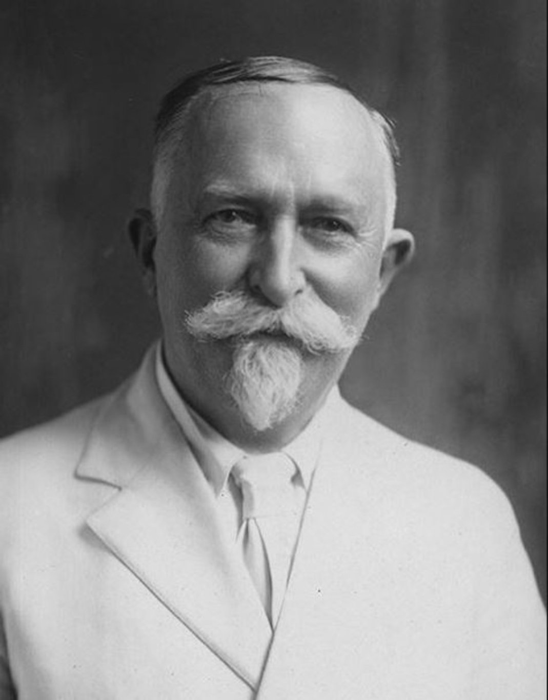 Dünyaca ünlü isimlerin bilinmeyen karanlık yüzleri!