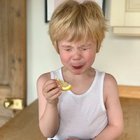 EKŞİ YEMEK NEDEN YÜZÜMÜZÜ BURUŞTURUR?