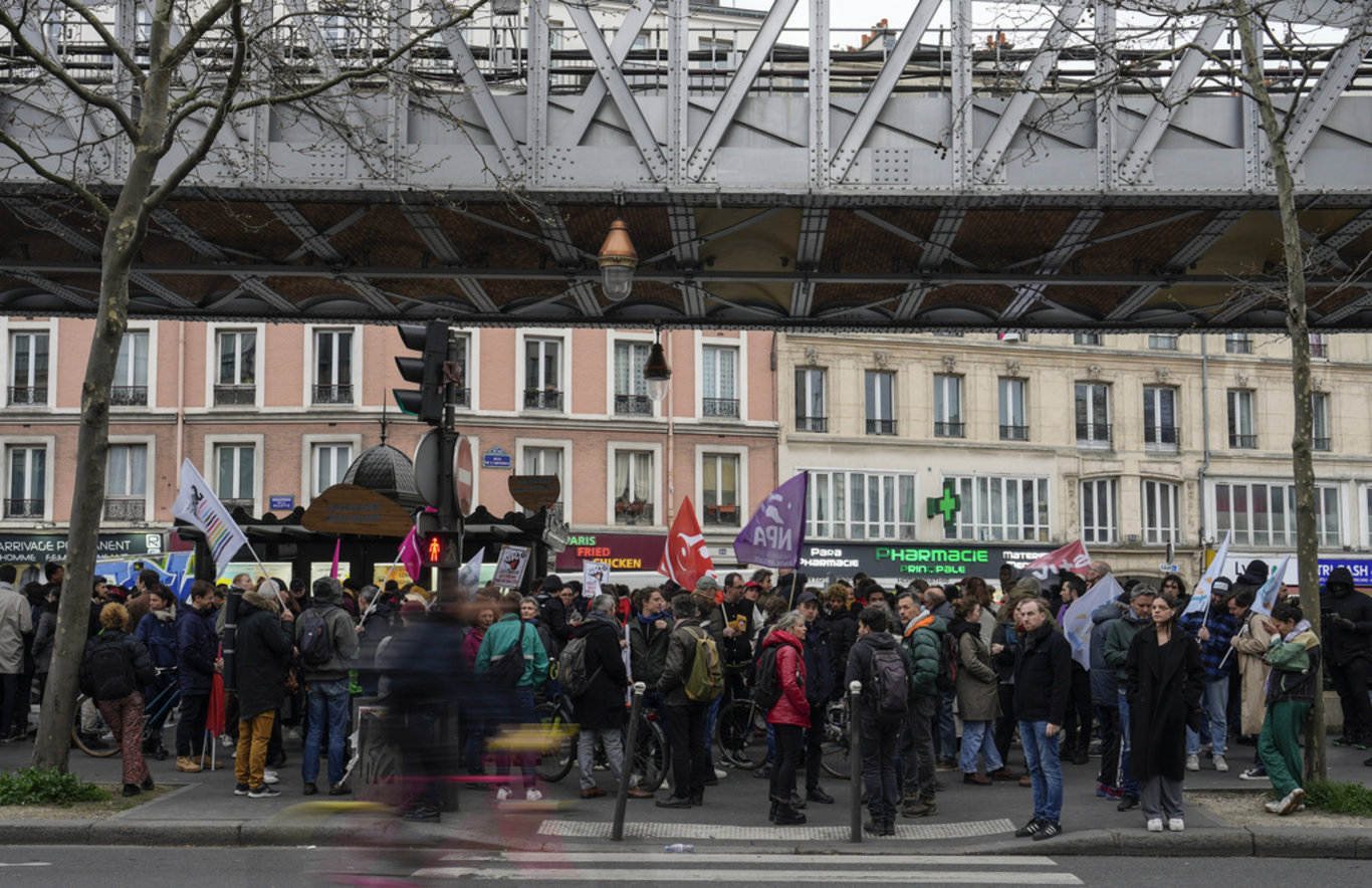 Fransa 9. kez kitlesel greve gidiyor