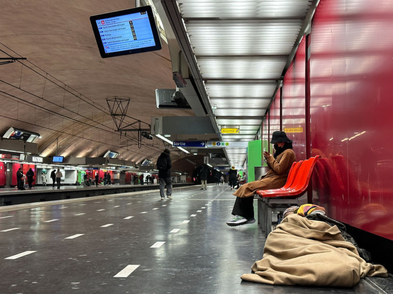 Fransa'da emeklilik reformuna karşı işçiler greve gitti