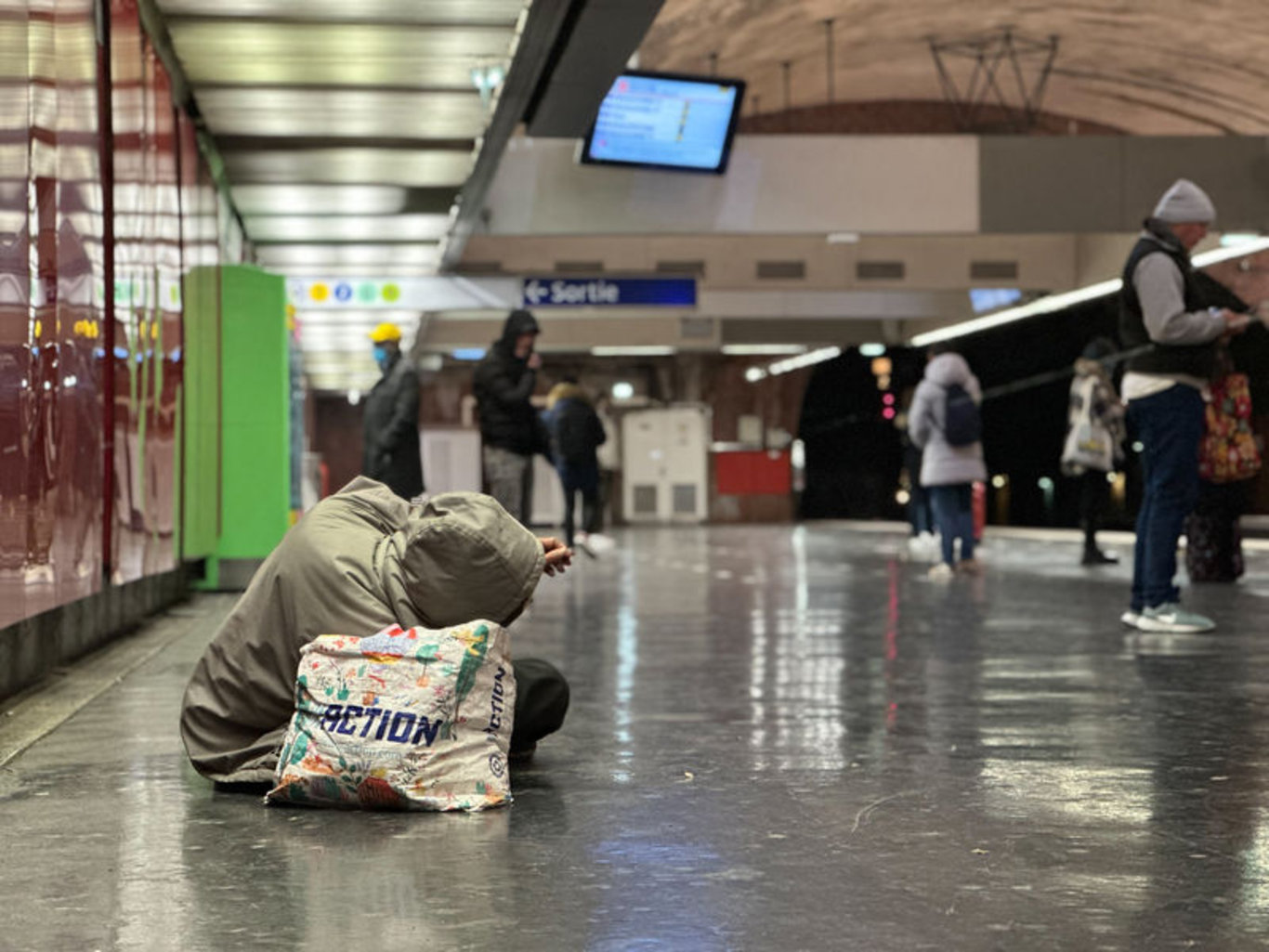 Fransa'da emeklilik reformuna karşı işçiler greve gitti