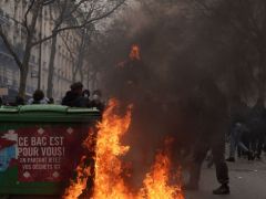 Fransa’da ’emeklilik’ krizi sürüyor: 201 kişi gözaltında