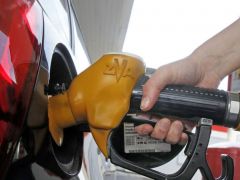 Fransa’da grevler nedeniyle benzinciler hizmet veremiyor