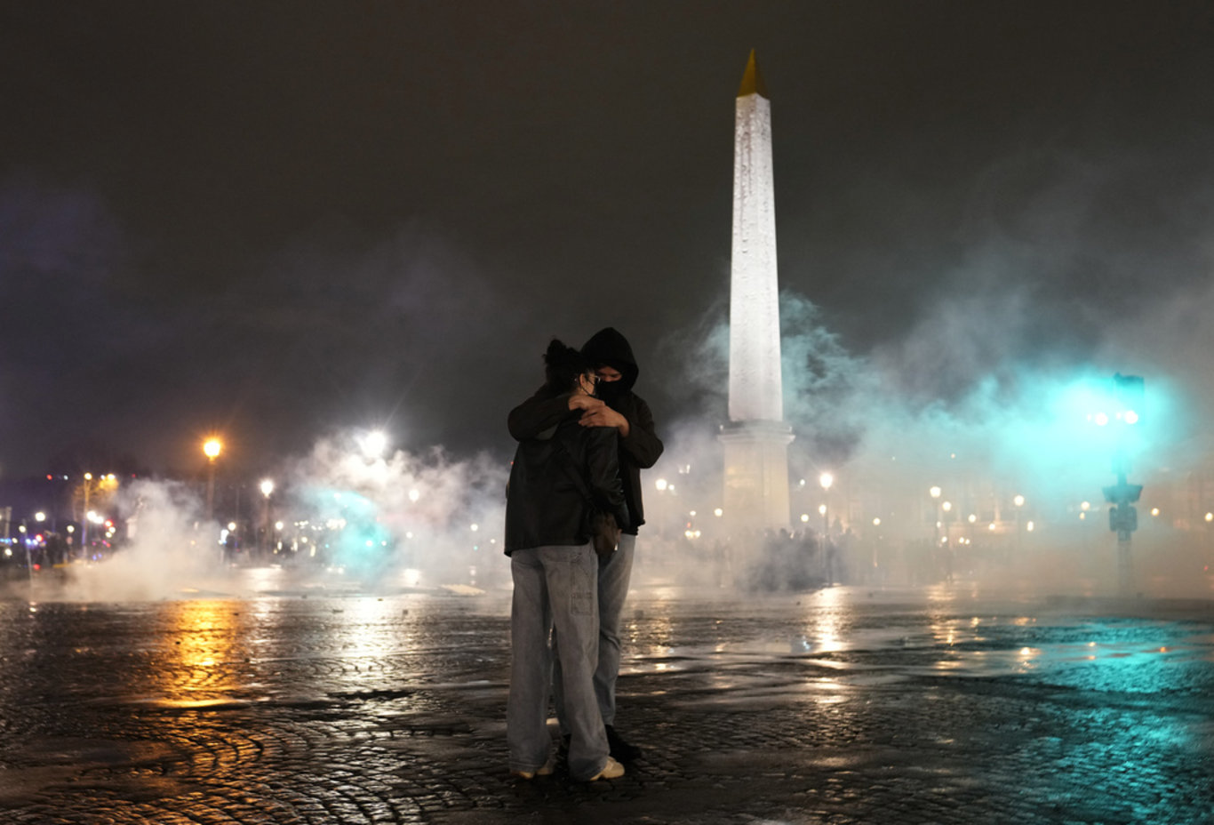 Fransa'da protestolar sürüyor, sokaklar karıştı