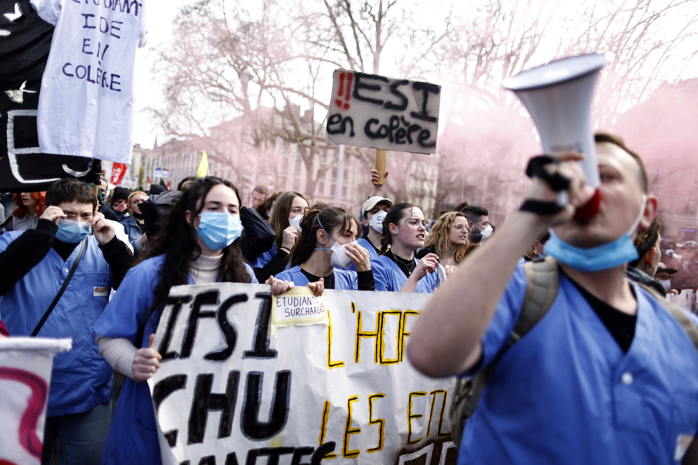 Fransa'da tartışmalı emeklilik reformuna karşı kitlesel grevlerin 8. haftası: Paris'te çöp krizi büyüyor!