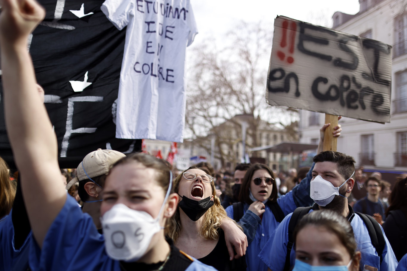 Fransa'da tartışmalı emeklilik reformuna karşı kitlesel grevlerin 8. haftası: Paris'te çöp krizi büyüyor!