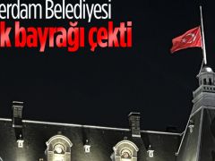 Hollanda’da belediye binasına Türk bayrağı asıldı