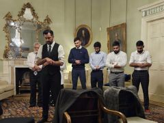 İskoçya’nın yeni başbakanı ilk gününde namaz kıldırdı