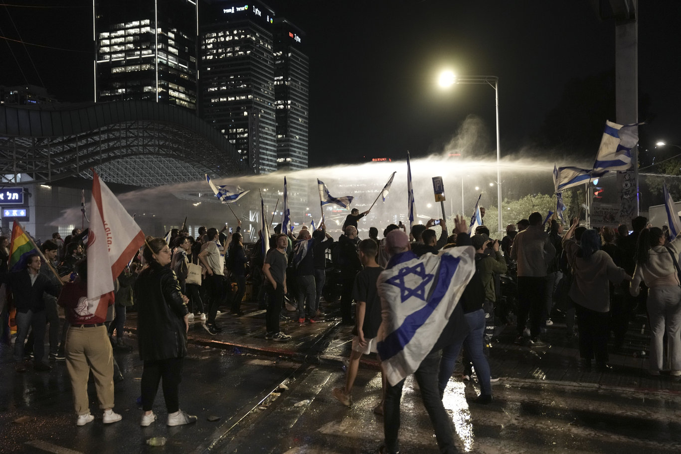 İsrail'de tansiyon düşmüyor!