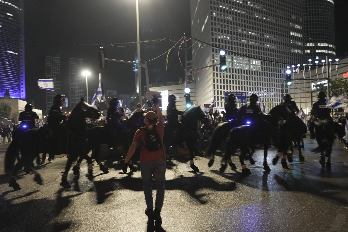 İsrail'de tansiyon düşmüyor!