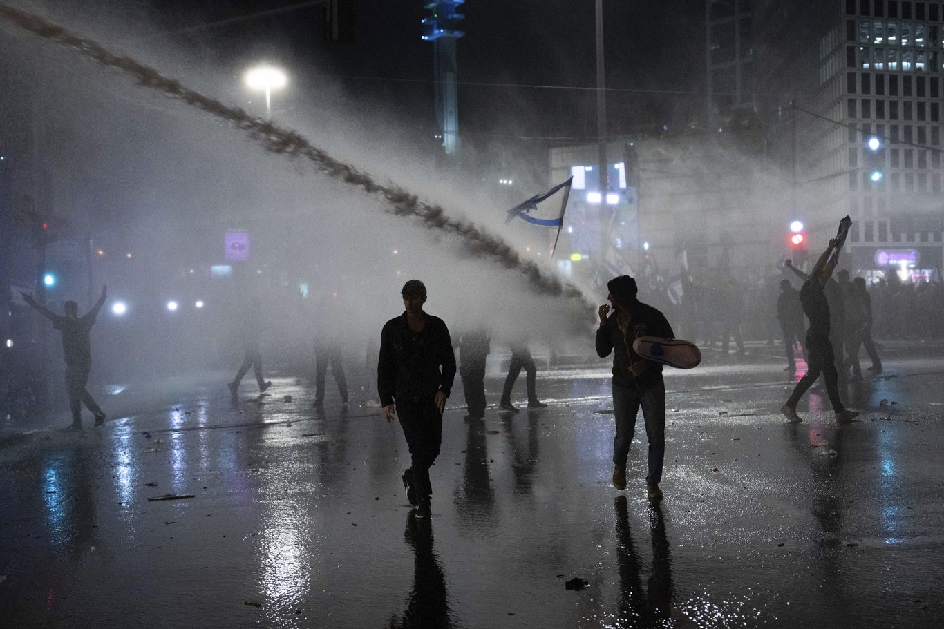 İsrail'de tansiyon düşmüyor!