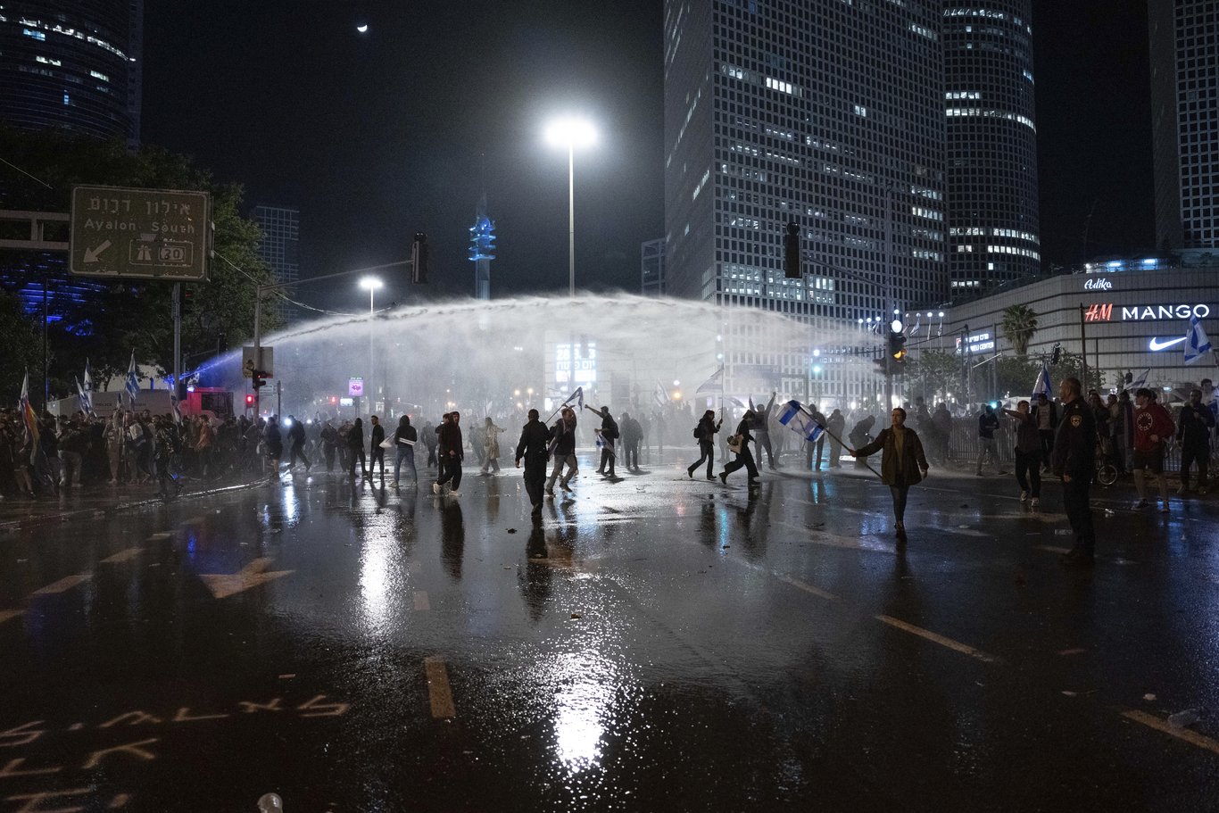 İsrail'de tansiyon düşmüyor!