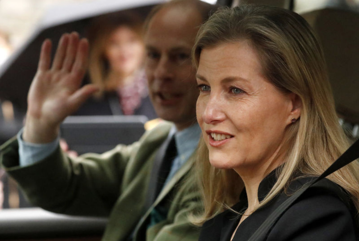 Kral Charles, küçük kardeşi Prens Edward'a babasının unvanını verdi