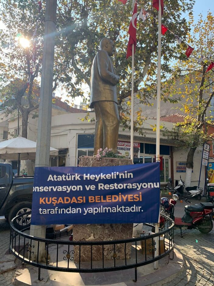 Kuşadası Belediyesi, heykelleri yeniliyor