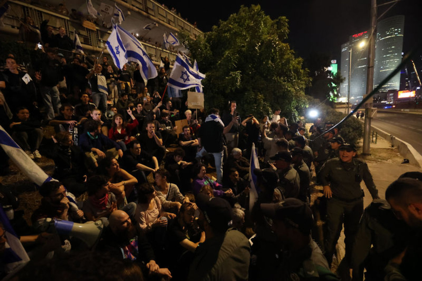 Protestoların 10. haftası: İsrail'de on binlerce kişi sokaklara çıktı!