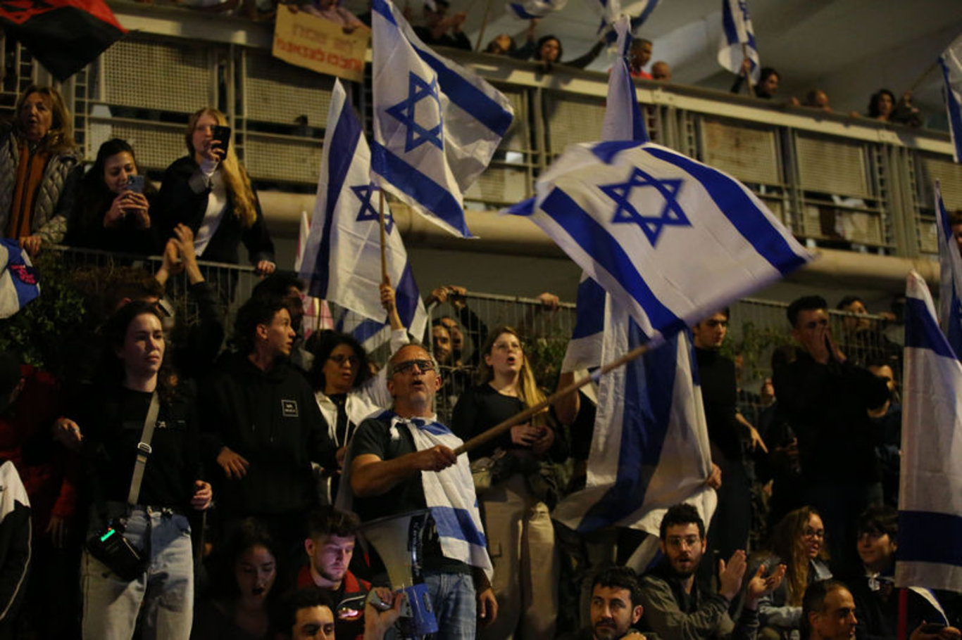 Protestoların 10. haftası: İsrail'de on binlerce kişi sokaklara çıktı!