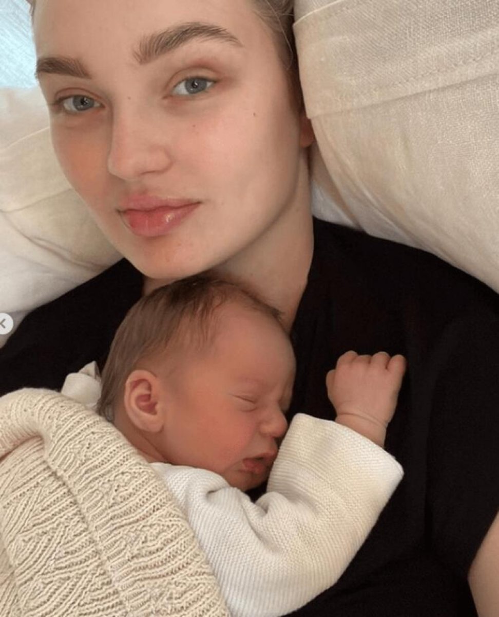 Romee Strijd ikinci bebeğini kucağına aldı #2