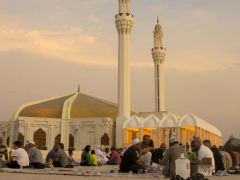 Suudi Arabistan’ın Ramazan kuralları ülkeyi böldü