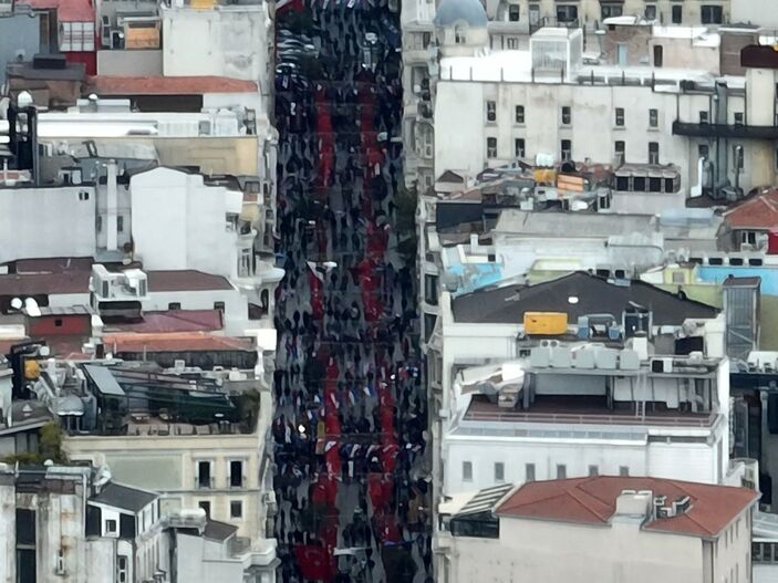 i Taksim 1200 Türk bayrağıyla donatıldı